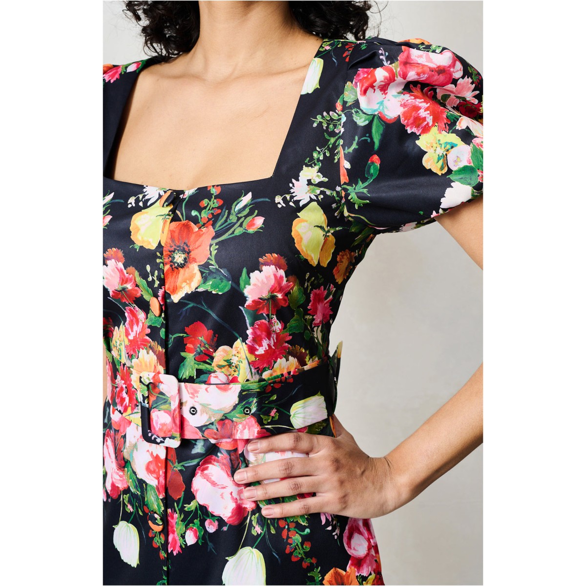 Hope &amp; Ivy The Trisha Puff Sleeve Midi Pencil Dress In Black Floral