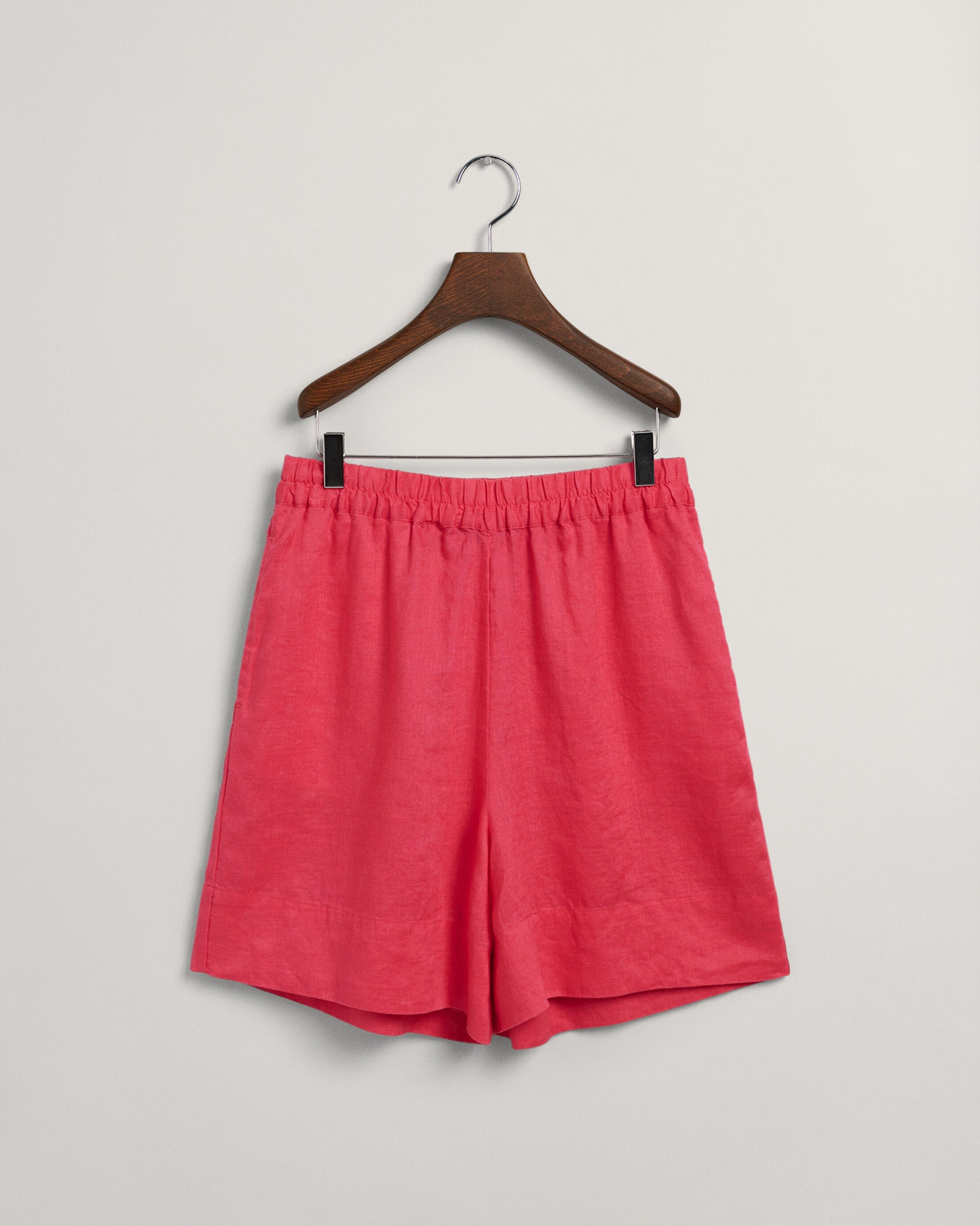GANT Linen Pull on Shorts in Magenta 0070