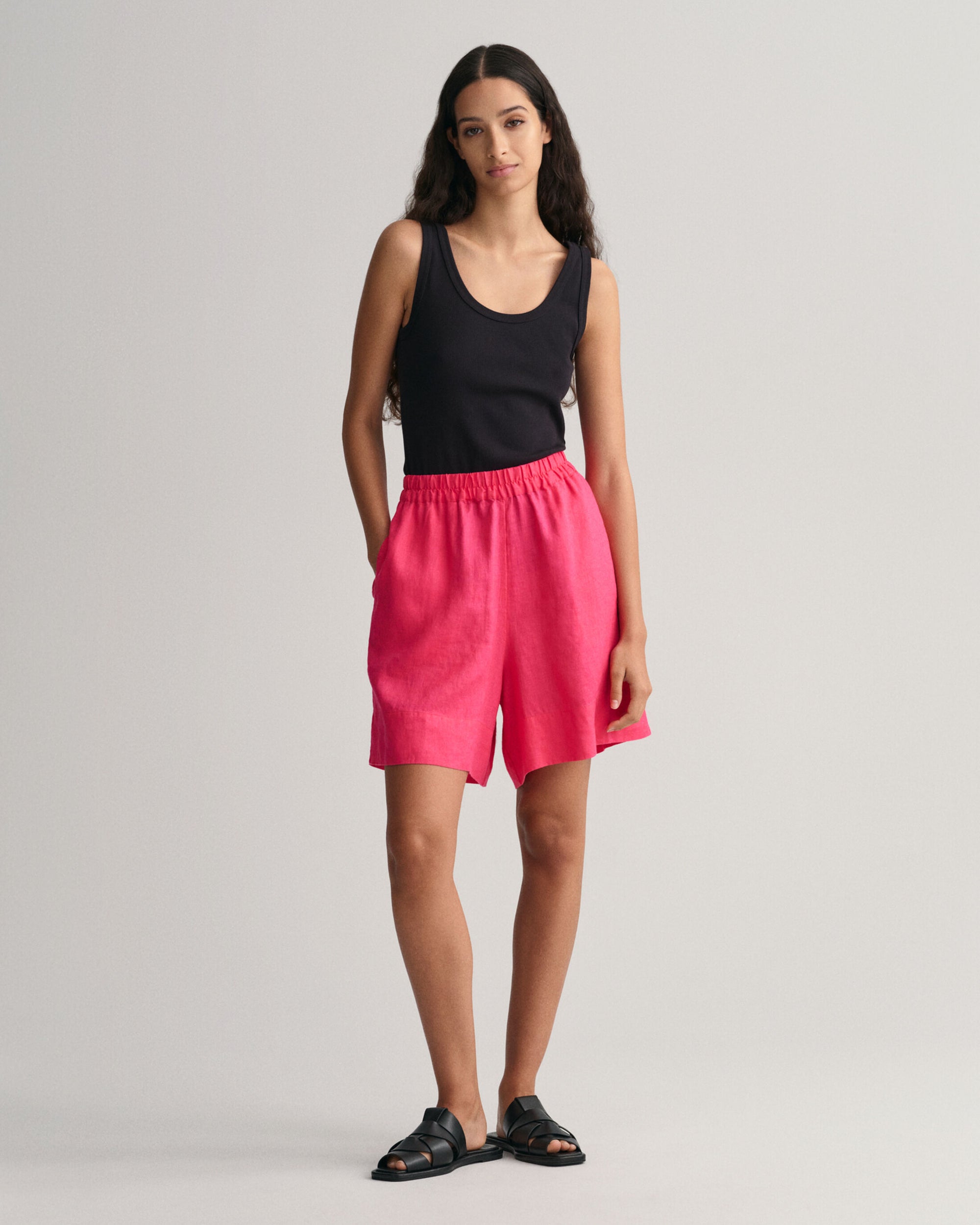 GANT Linen Pull on Shorts in Magenta 0070
