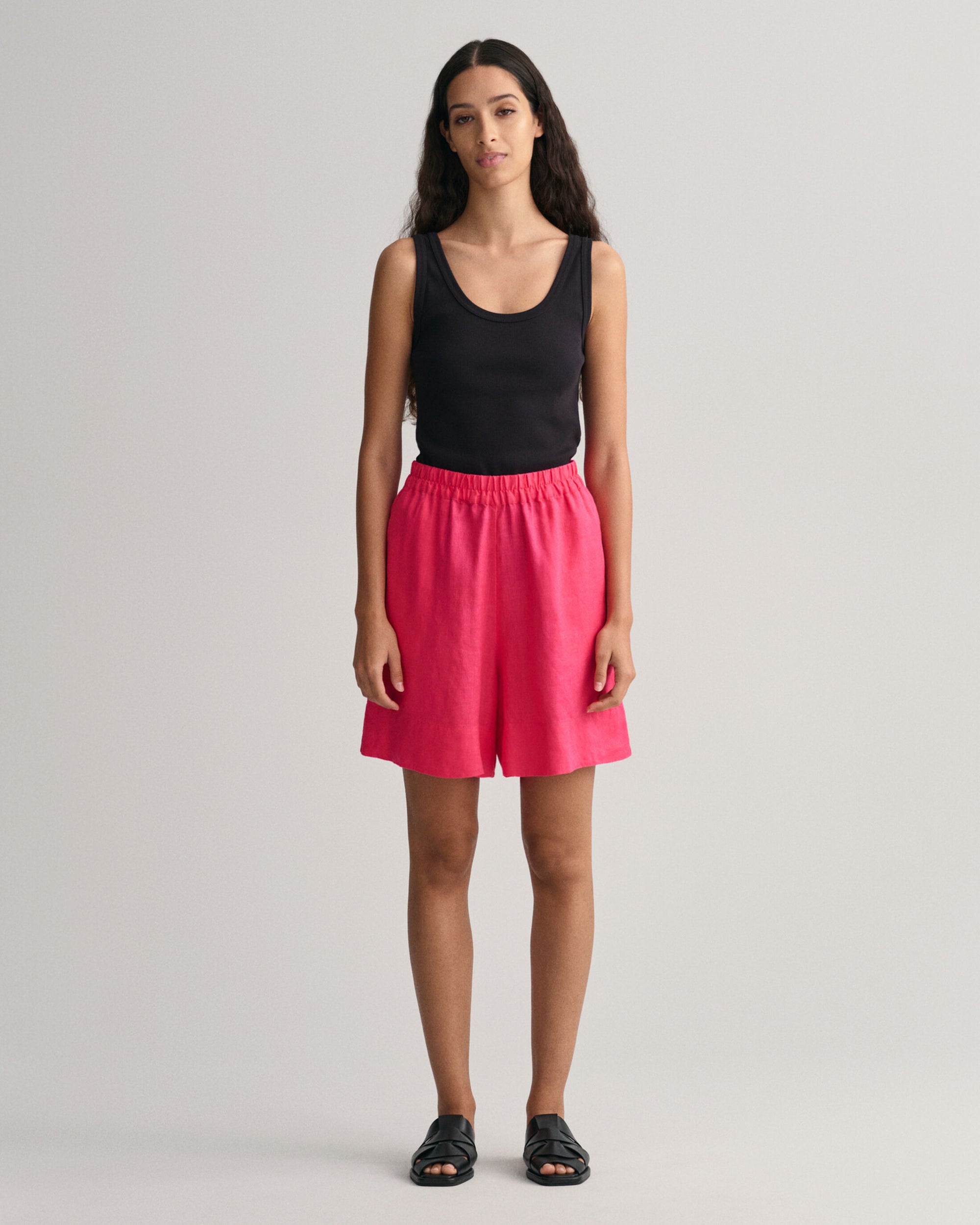 GANT Linen Pull on Shorts in Magenta 0070