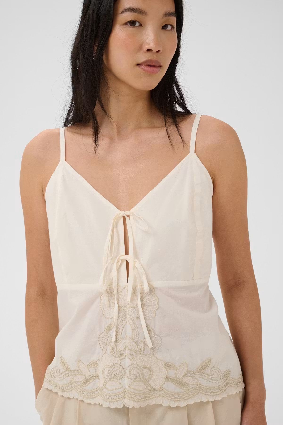 Part Two BellisiaPW Top In Whisper White With French Oak Embroidery