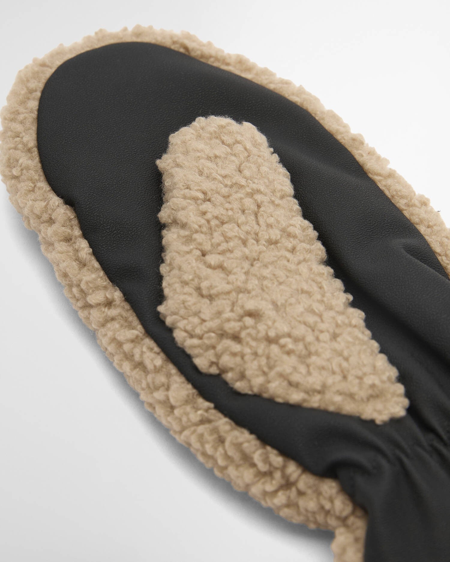 Barbour Cathy Mittens In Light Trench LGL0156BE11