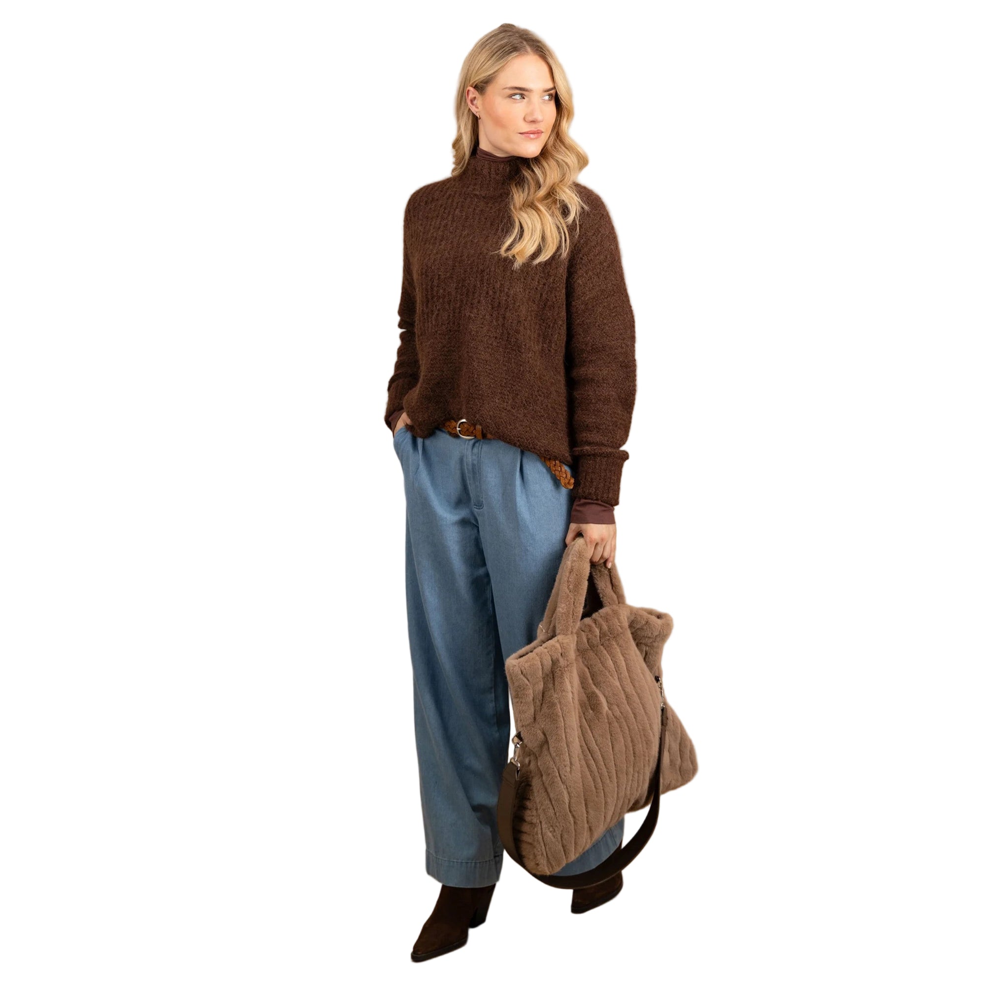 ChatGPT said:

fynch-hatton-alpaca-wool-blend-knitted-sweater-chocolate-front-model