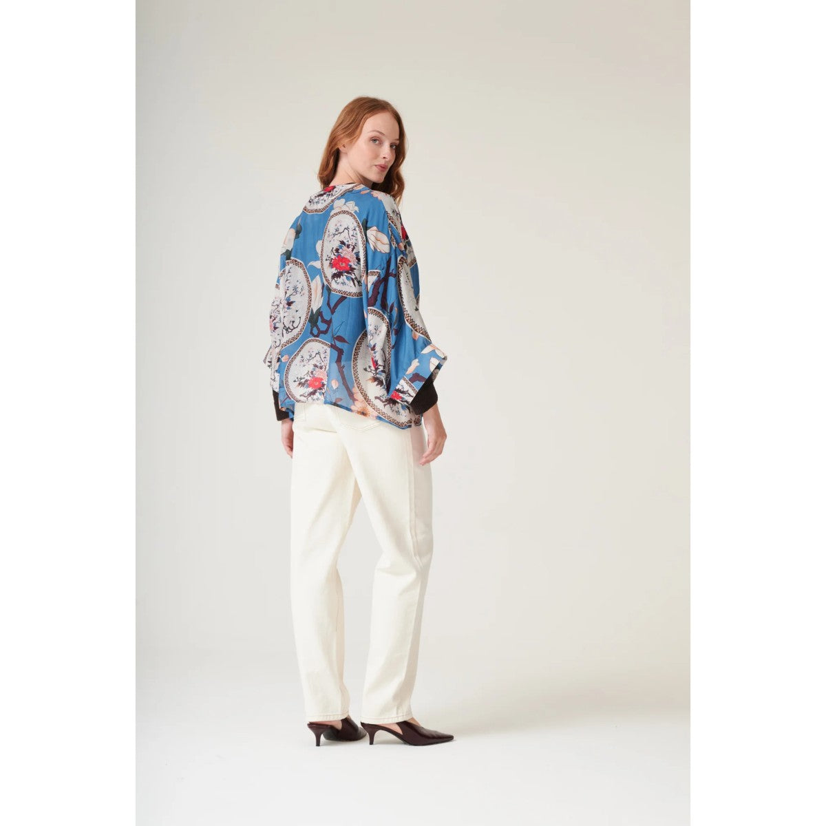 One Hundred Stars Magnolia Plates Kimono