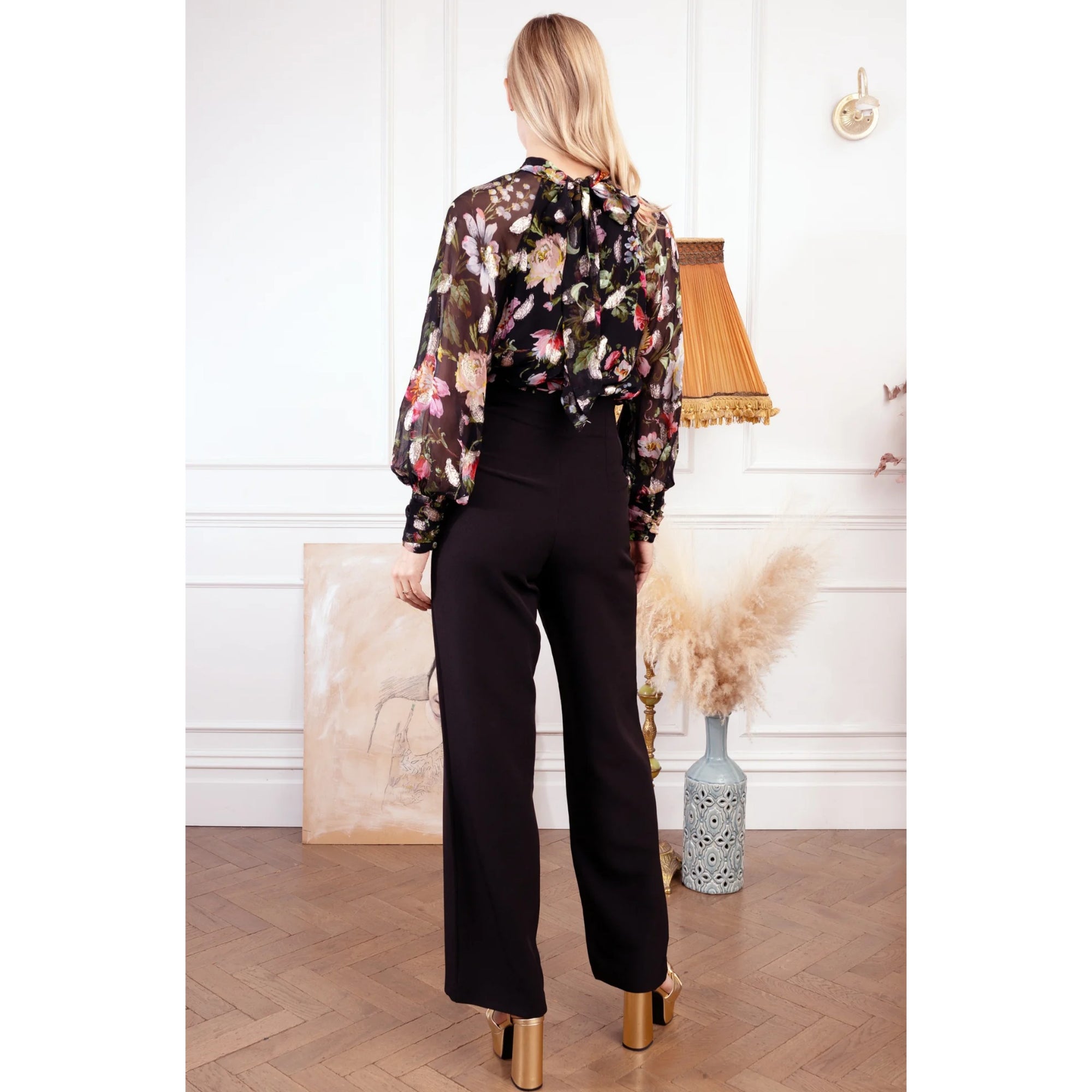 Hope &amp; Ivy Juni Mae Keyhole Neck Blouse In Feather Lurex 7937