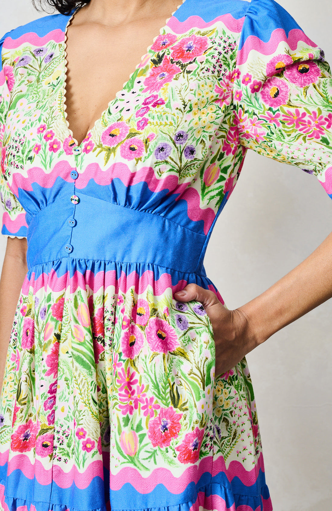 Hope &amp; Ivy The Jo V-Neck Full-Skirt Tea Dress with Puff Sleeves