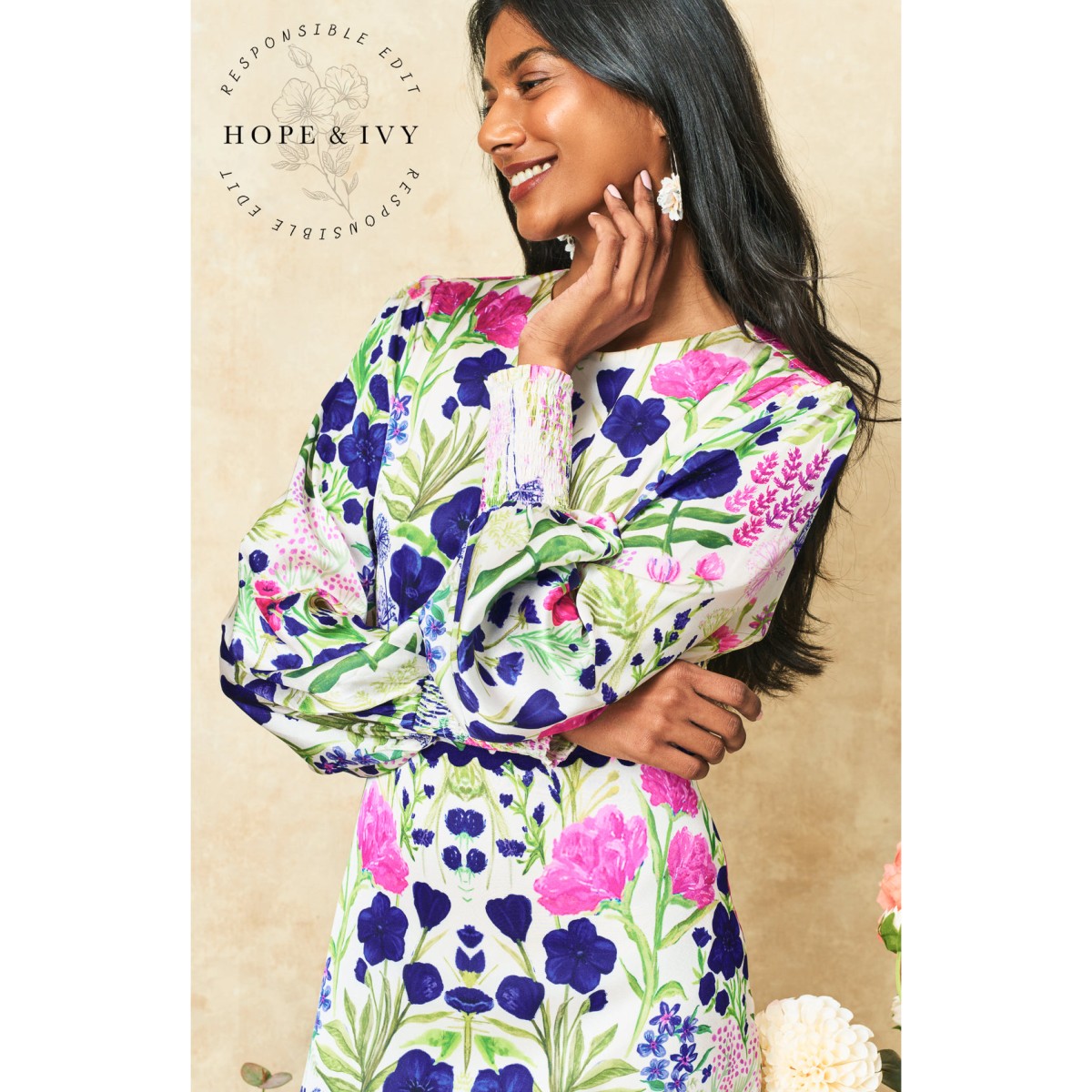 Hope &amp; Ivy The Caroline Maxi Dress With Bow Tie Back In White Multi