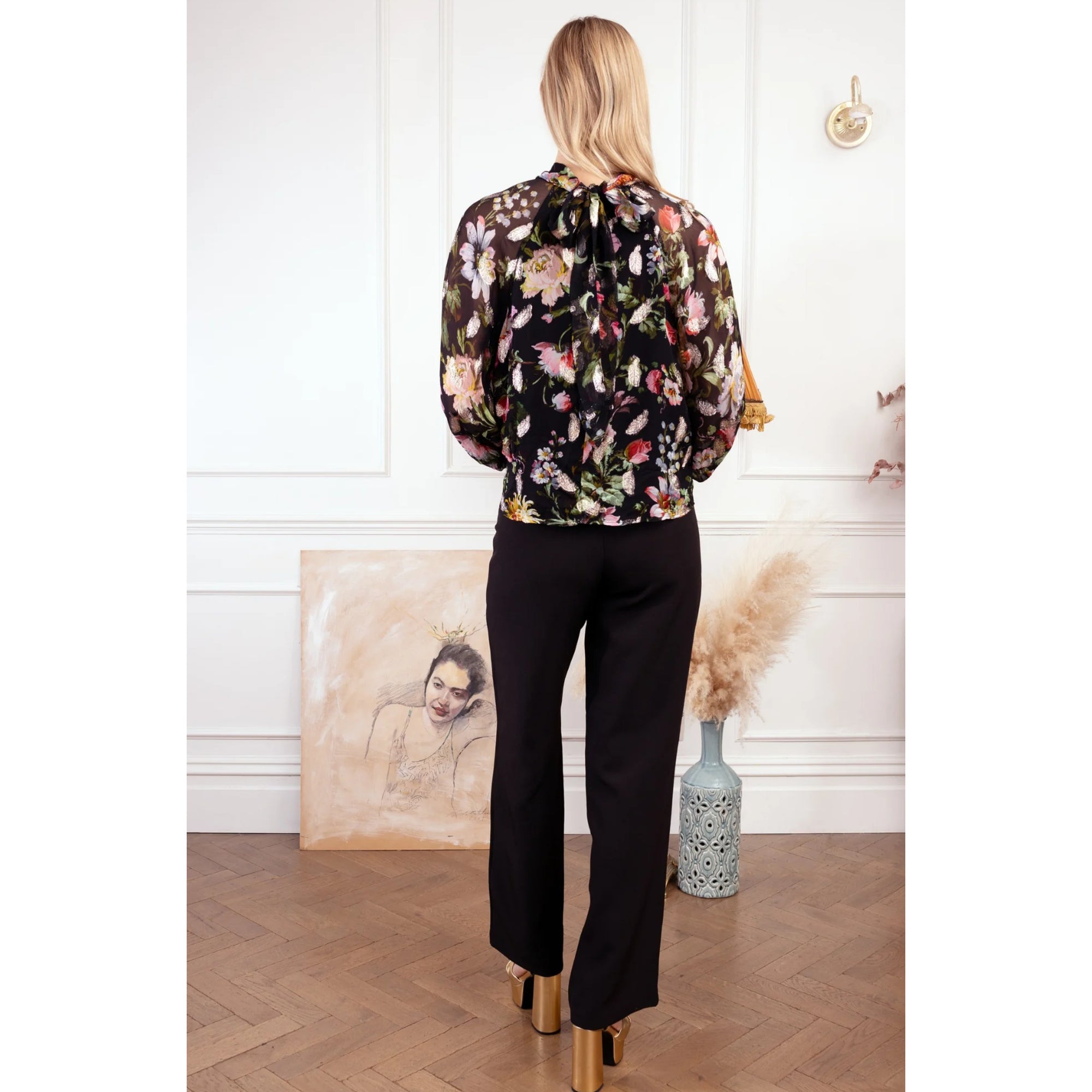 Hope &amp; Ivy Juni Mae Keyhole Neck Blouse In Feather Lurex 7937