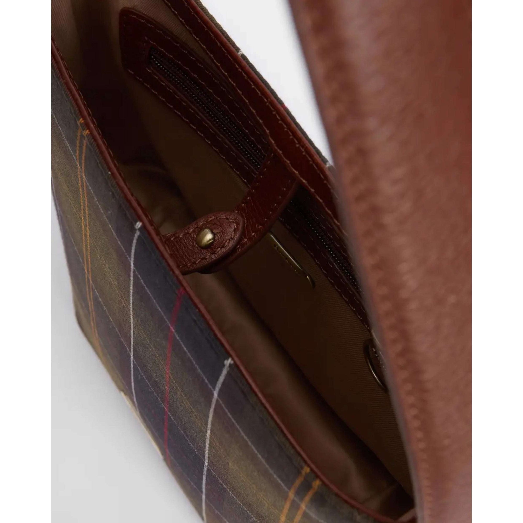 barbour-cedar-tartan-bucket-bag-classic-tartan-inside