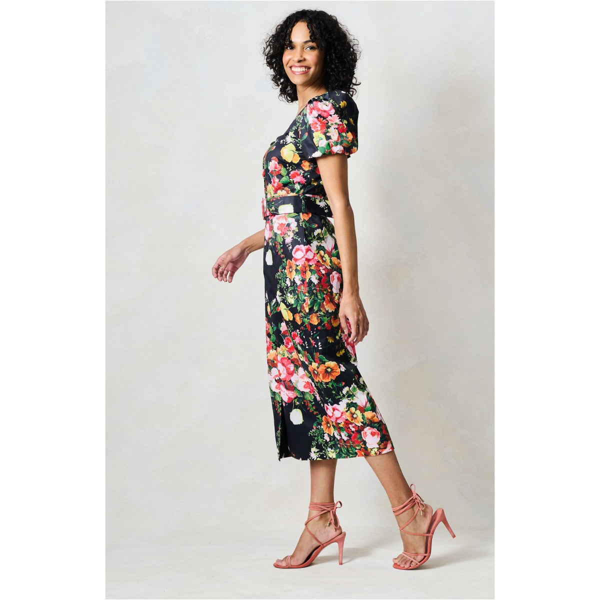 Hope &amp; Ivy The Trisha Puff Sleeve Midi Pencil Dress In Black Floral