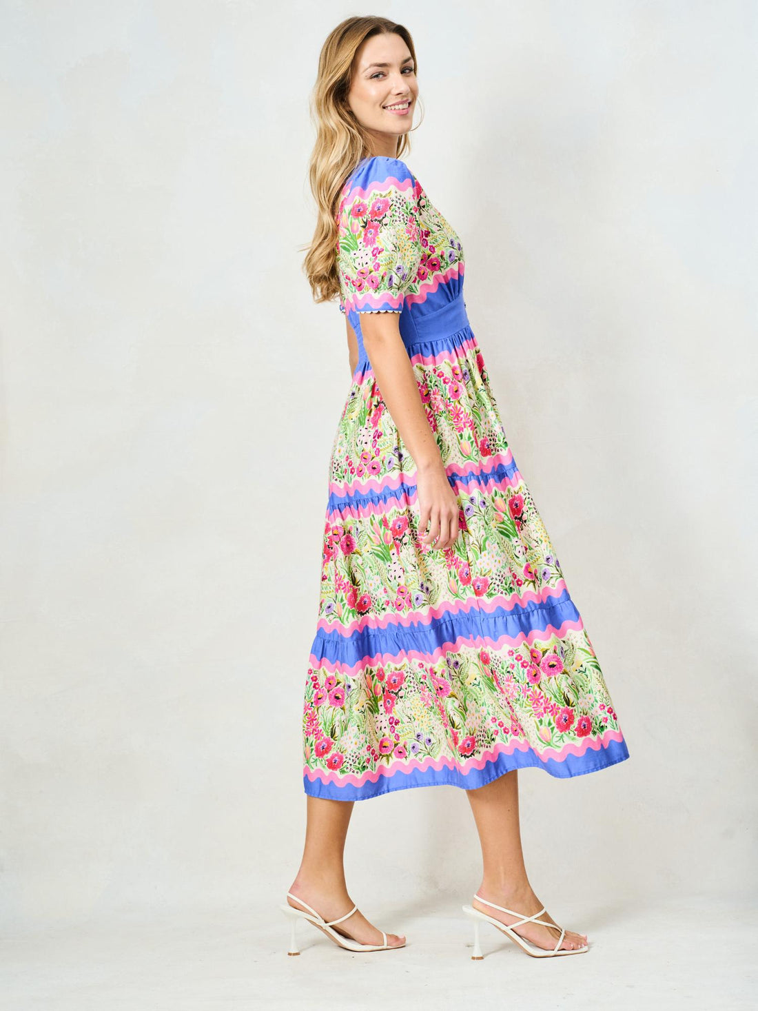 Hope &amp; Ivy The Jo V-Neck Full-Skirt Tea Dress with Puff Sleeves