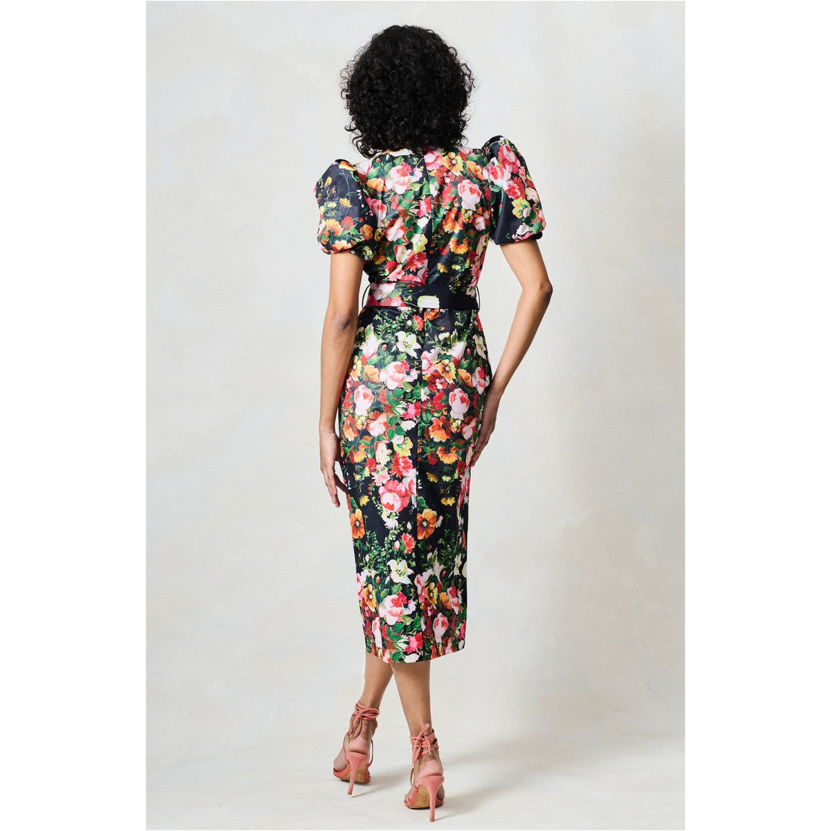 Hope &amp; Ivy The Trisha Puff Sleeve Midi Pencil Dress In Black Floral