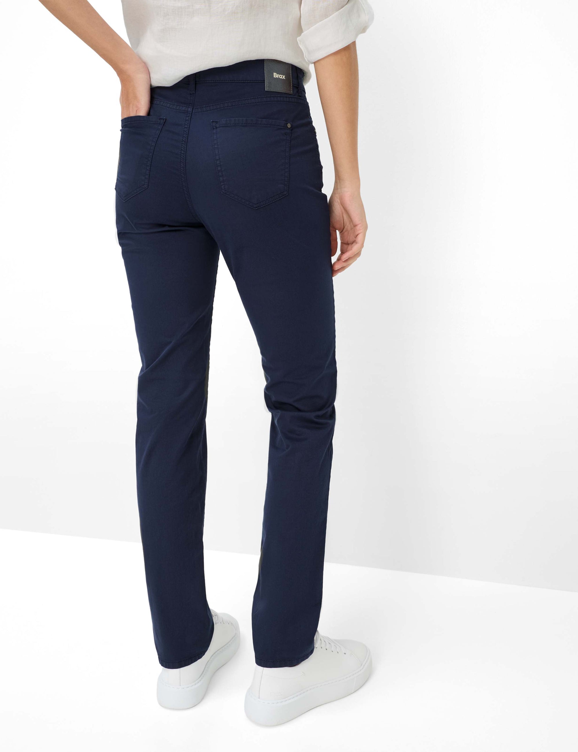 Brax Lightweight Jeans in Mary Fit 09-3202 Navy