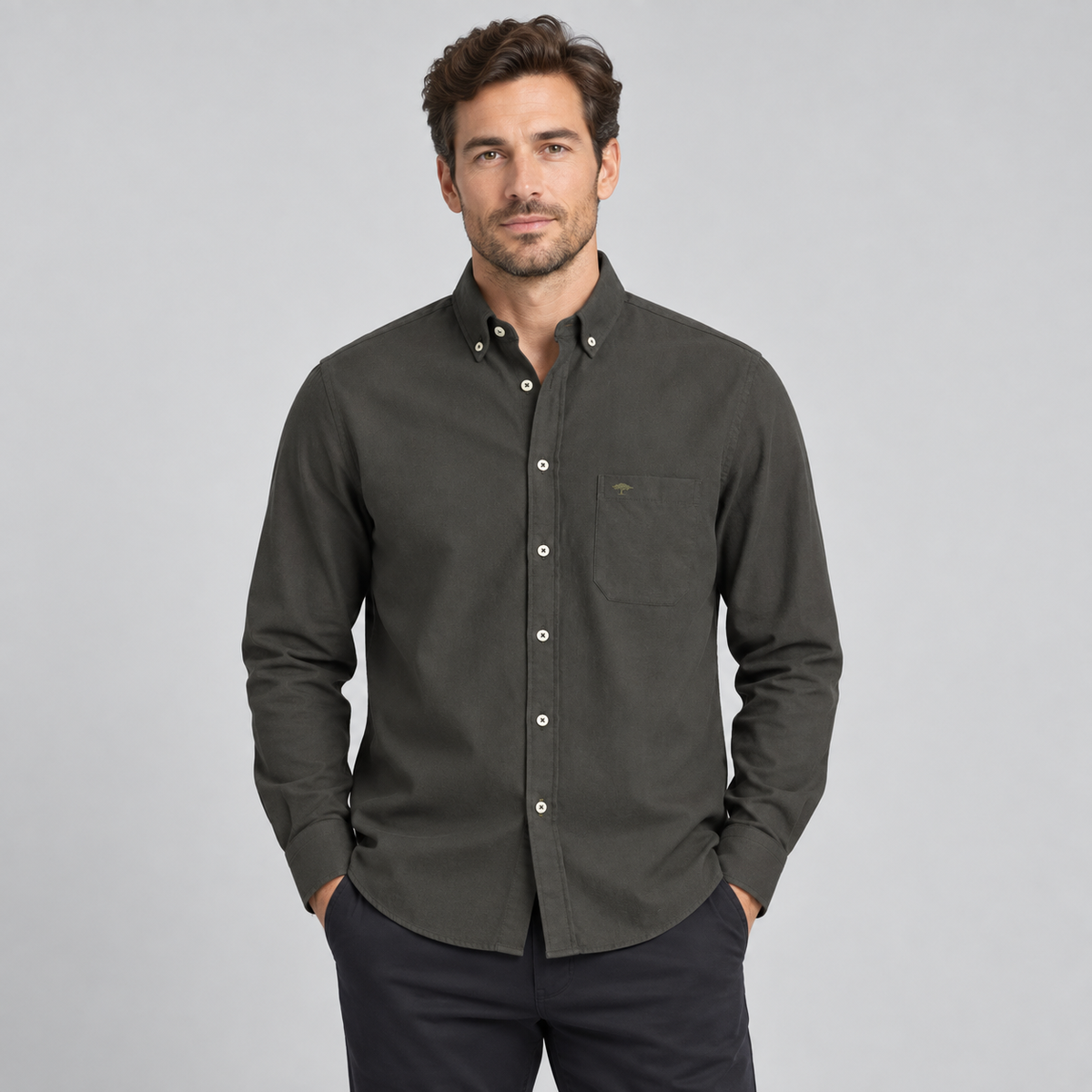 A man wearing a casual dark green supersoft flannel shirt from Fynch-Hatton.