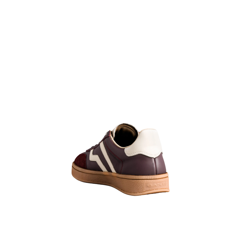 Sneaker with a white sole on a light gray background