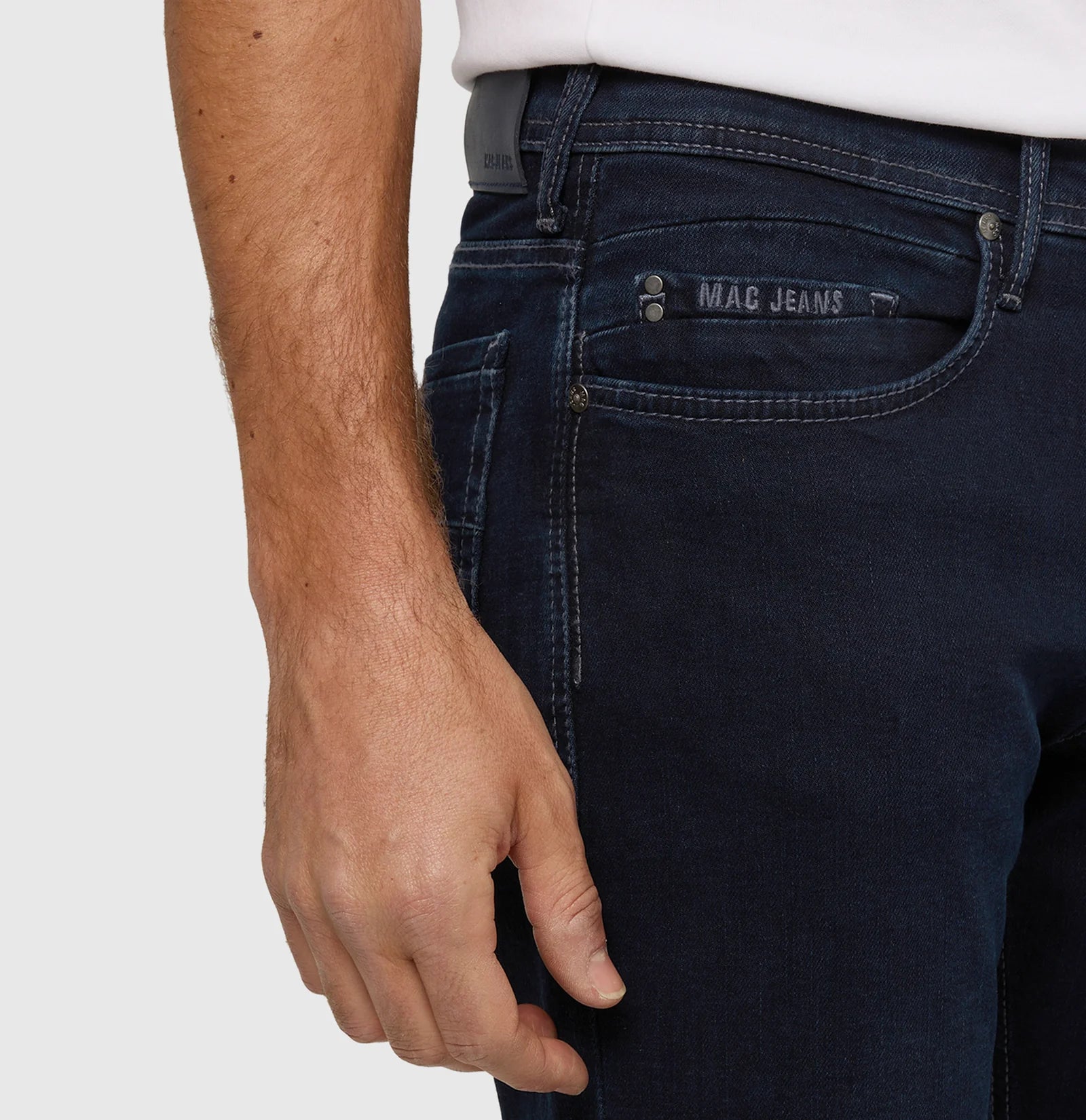 MAC Regular fit Jeans in Blue Black 0982L H799