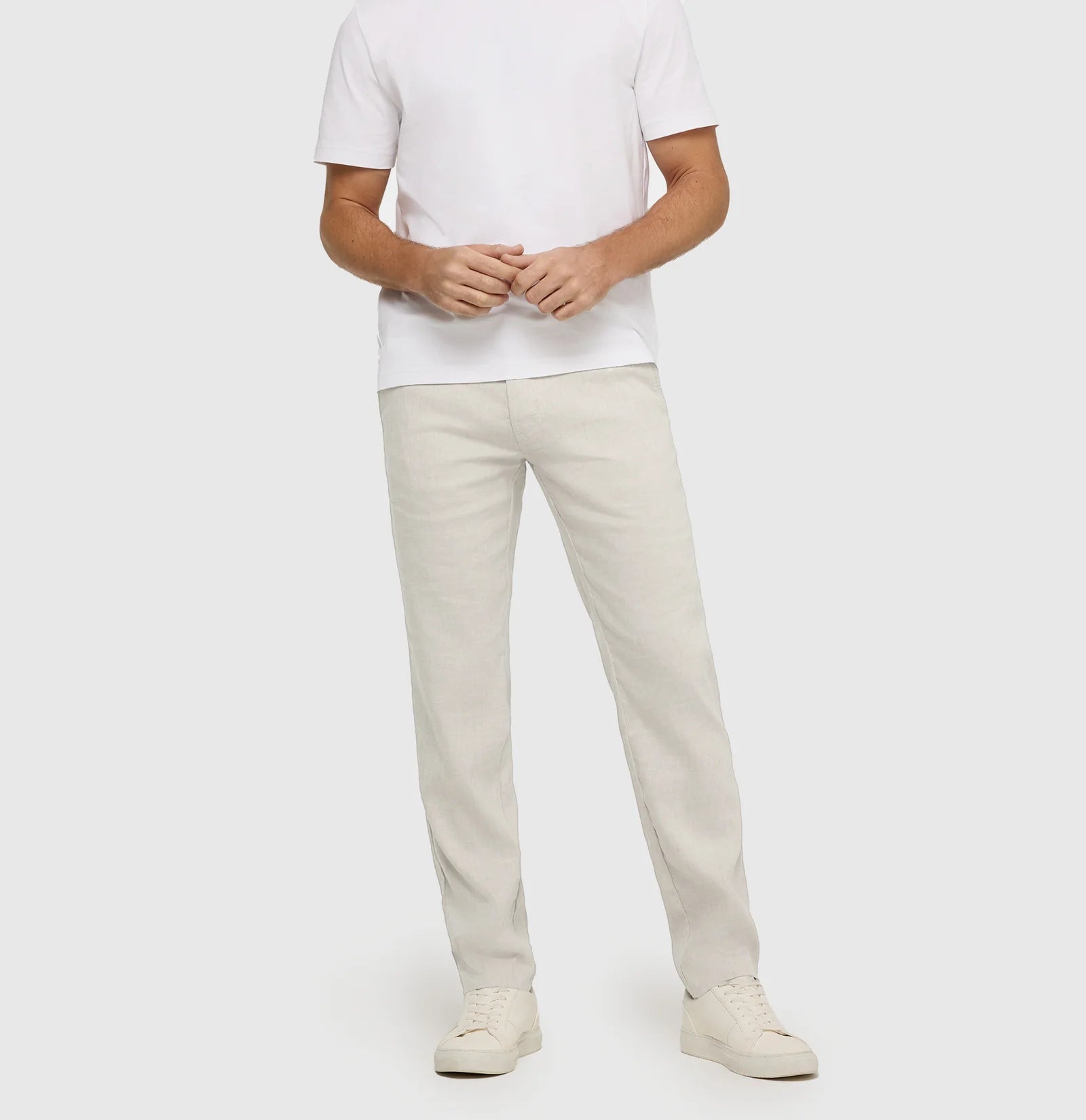MAC Lennox Sport Chino in a flowing linen-viscose blend in Kitt 0651