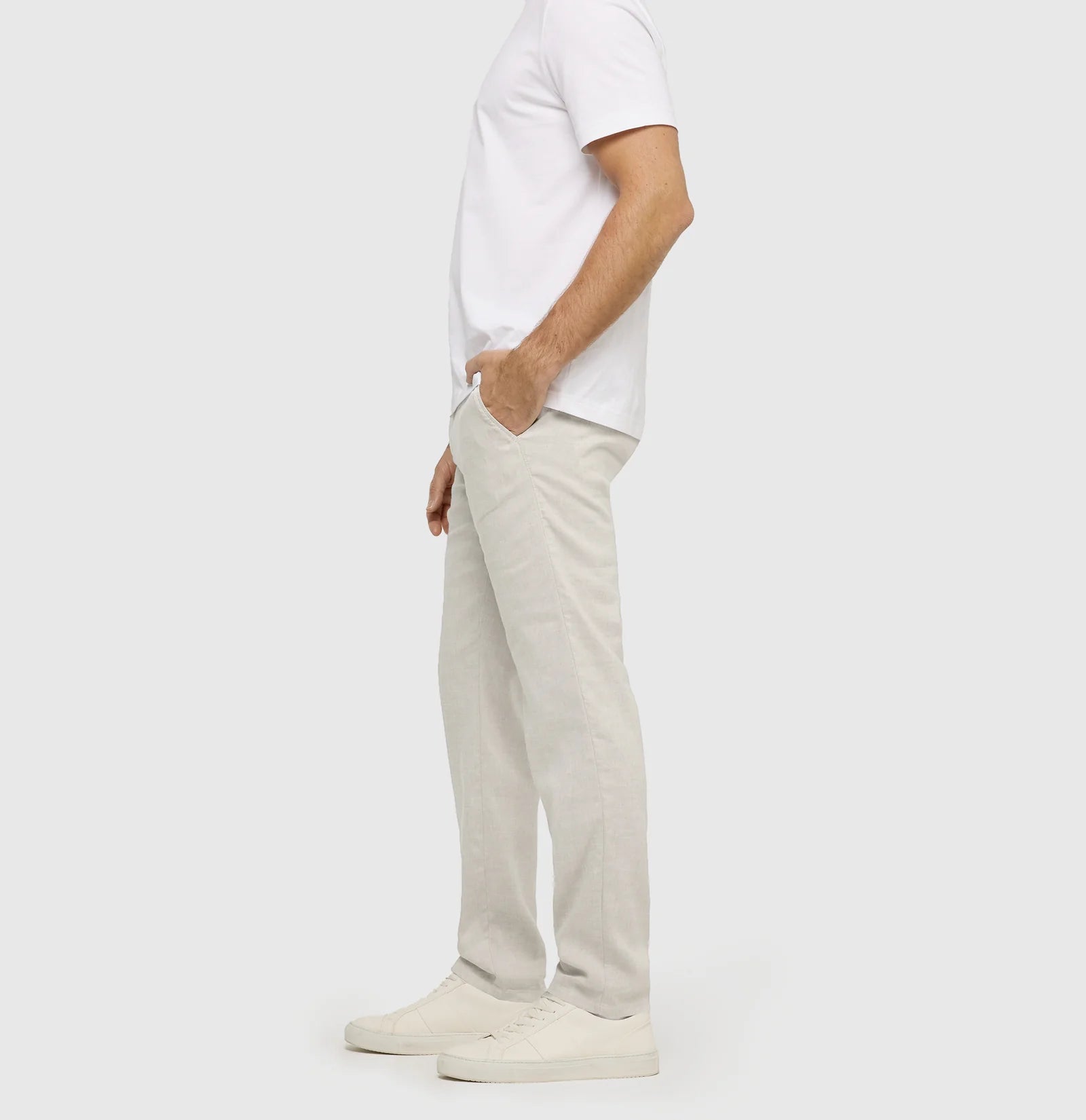 MAC Lennox Sport Chino in a flowing linen-viscose blend in Kitt 0651