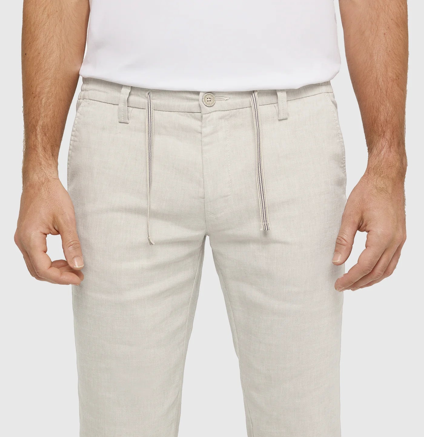MAC Lennox Sport Chino in a flowing linen-viscose blend in Kitt 0651