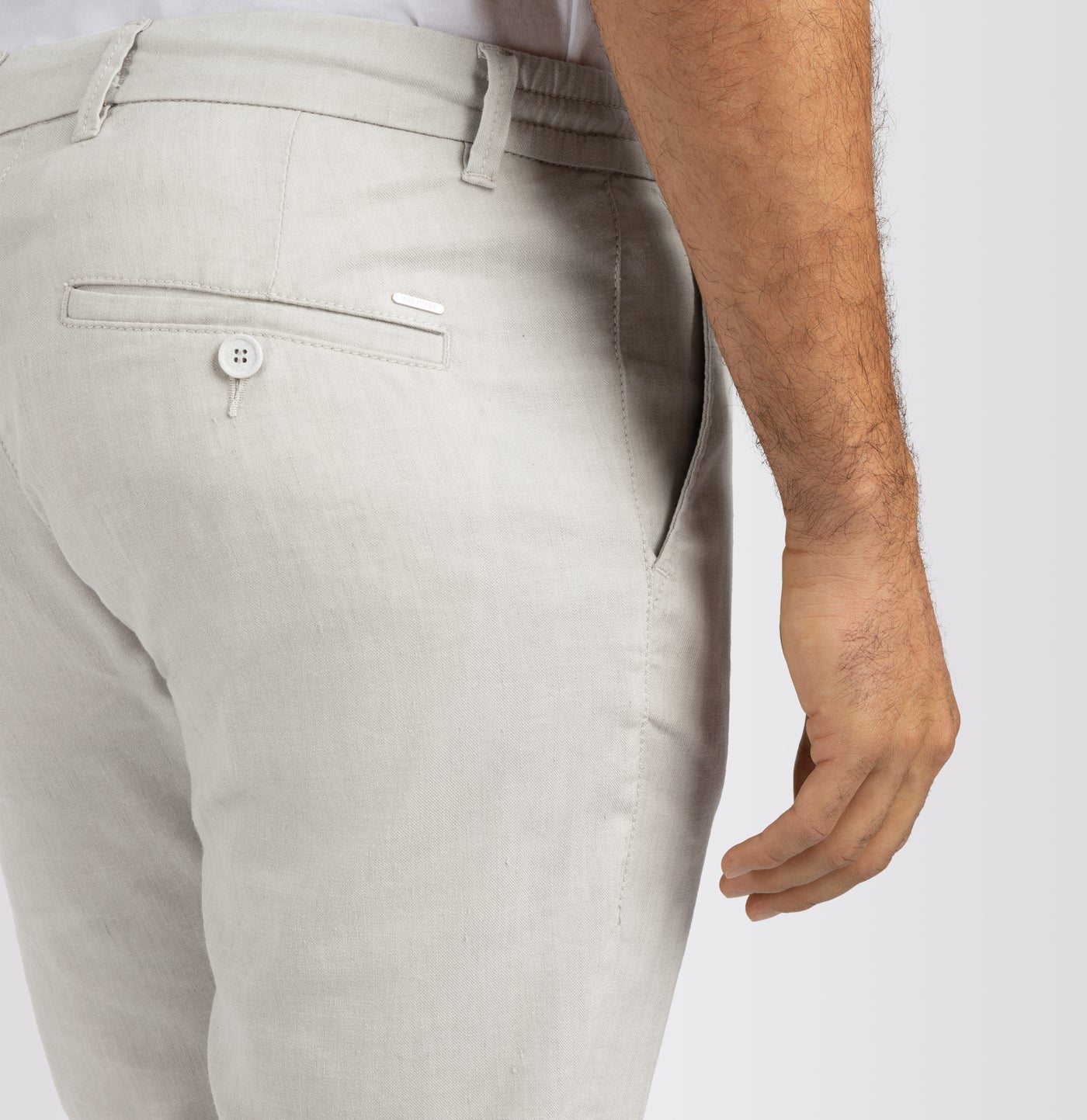 MAC Lennox Sport Chino in a flowing linen-viscose blend in Kitt 0651
