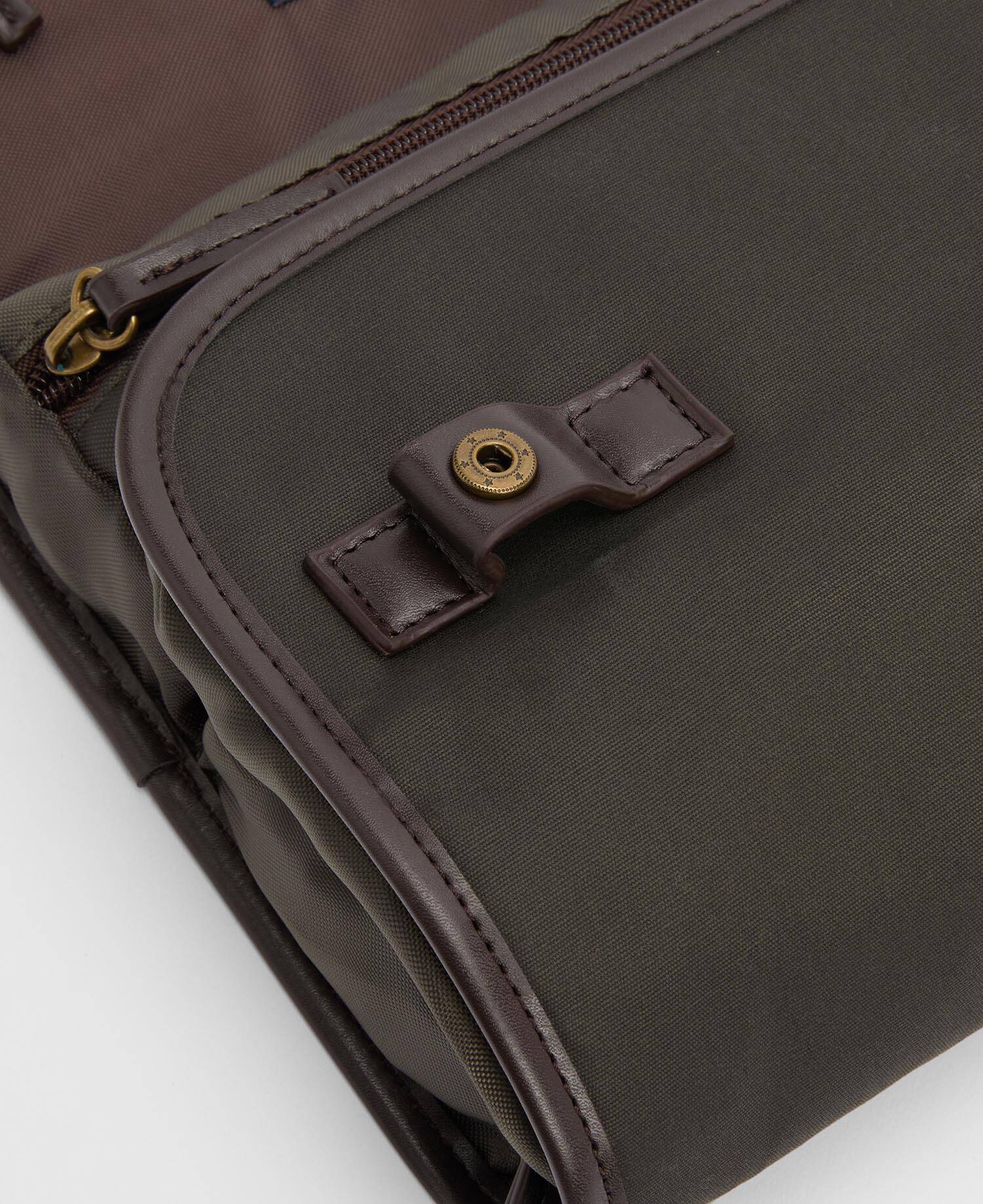 Barbour Wax Hanging Washbag in Olive
