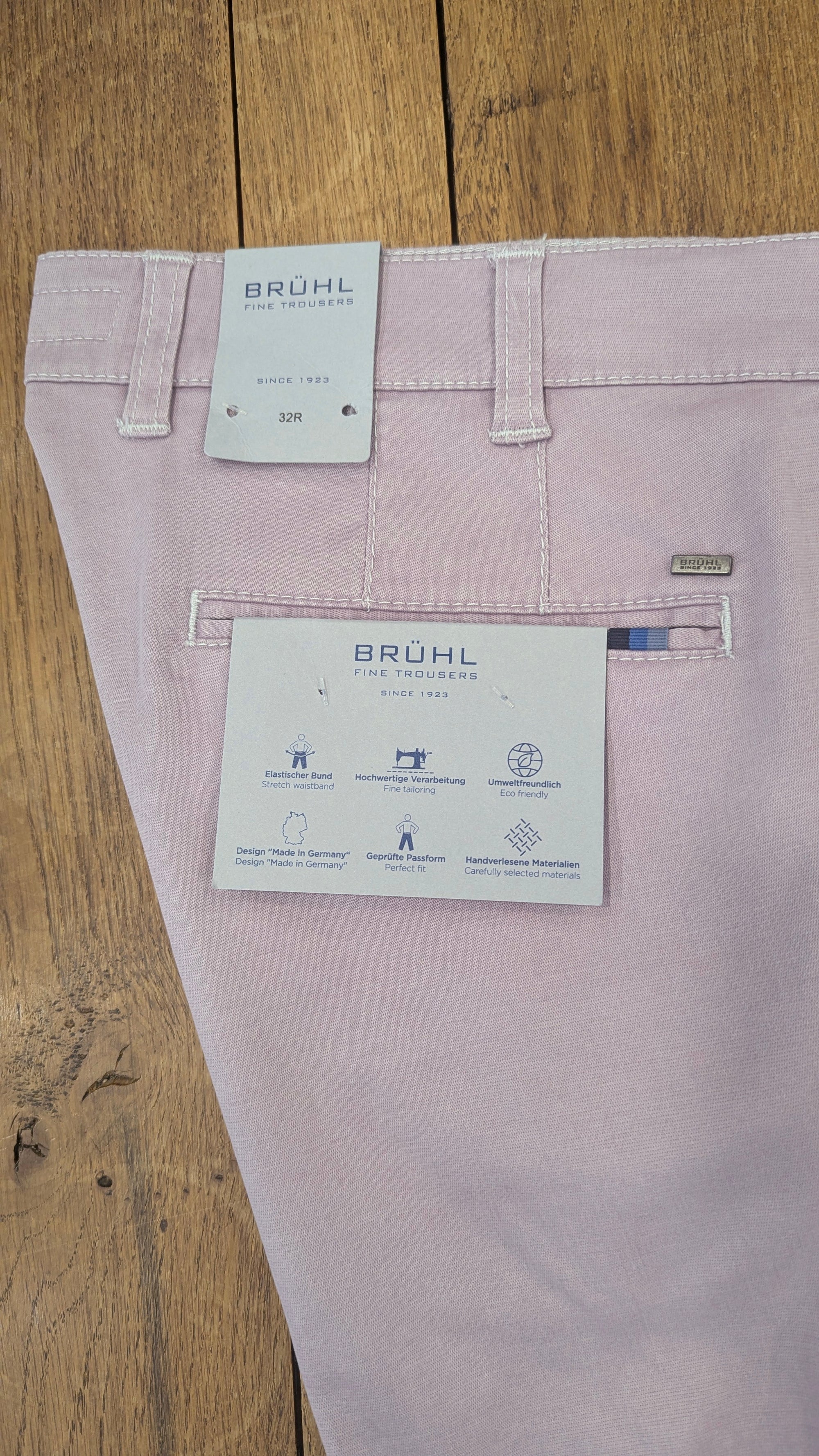 Bruhl London Stretch Chino Short in Grape 185750