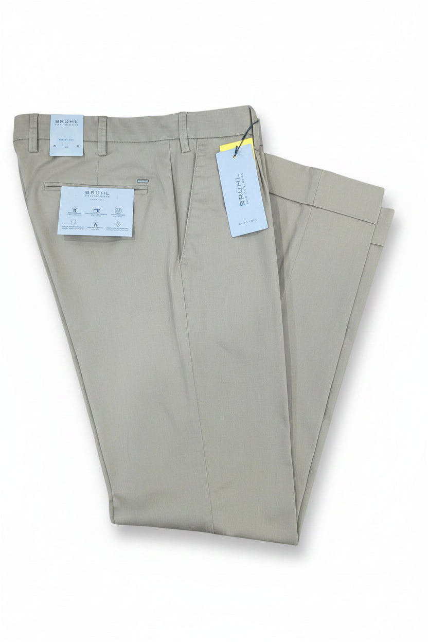 BRÜHL Ascot Single Pleat Turn-Up Chino Trousers in Stone 186870