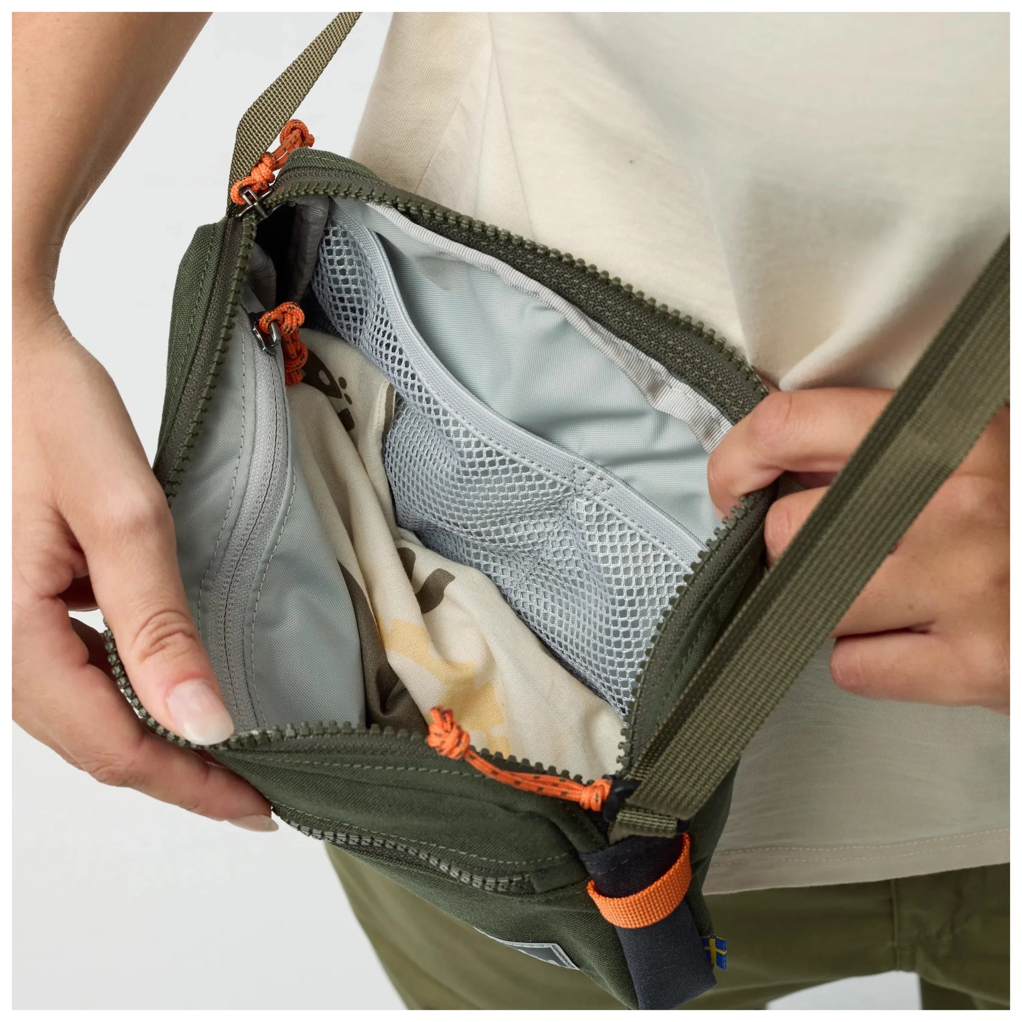 Fjällräven Vardag Pocket Large Crossbody in Deep Forest
