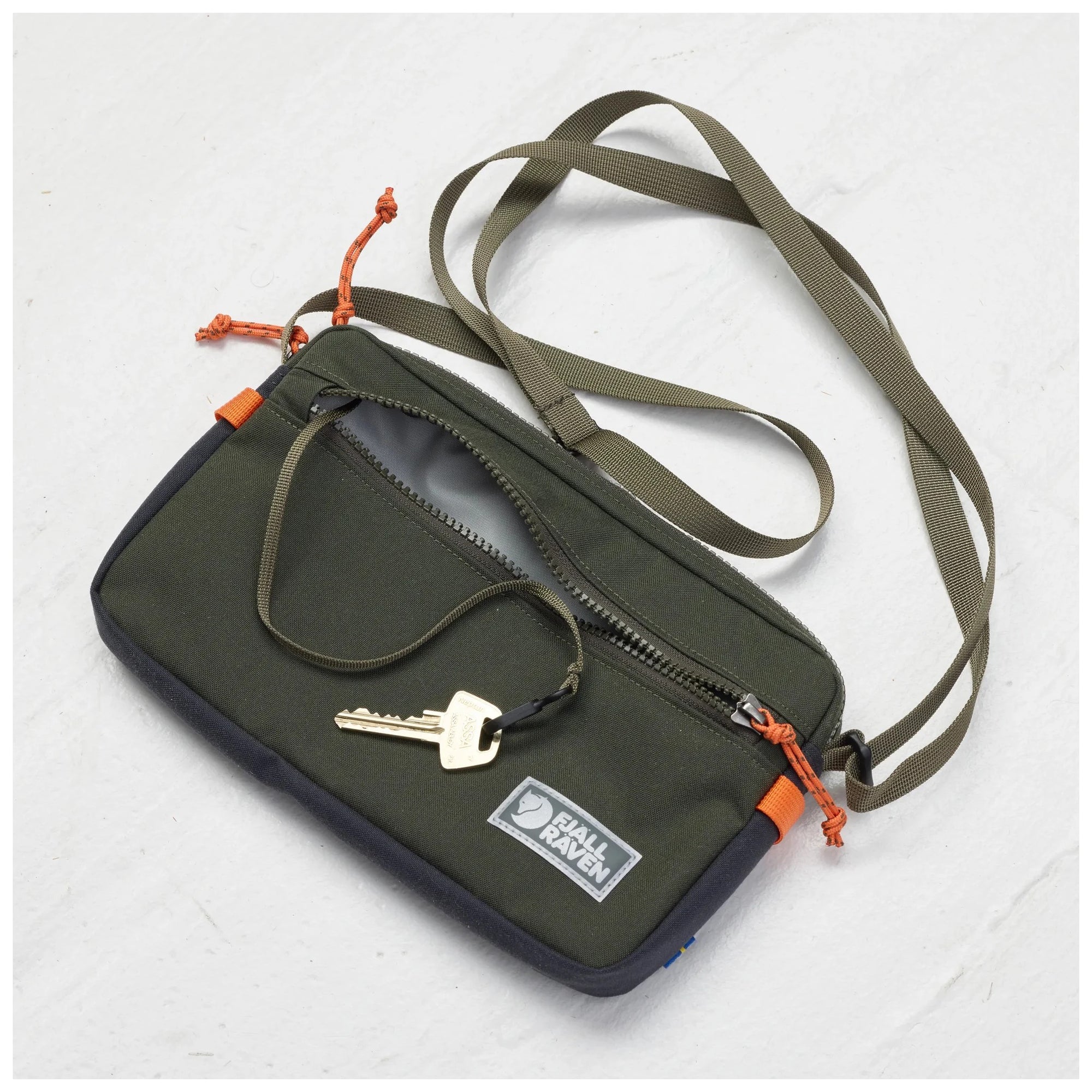 Fjällräven Vardag Pocket Large Crossbody in Deep Forest