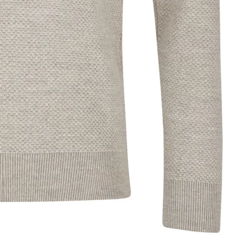 Remus Uomo Close-up of a gray sweater with ribbed cuffs and hem on a white background