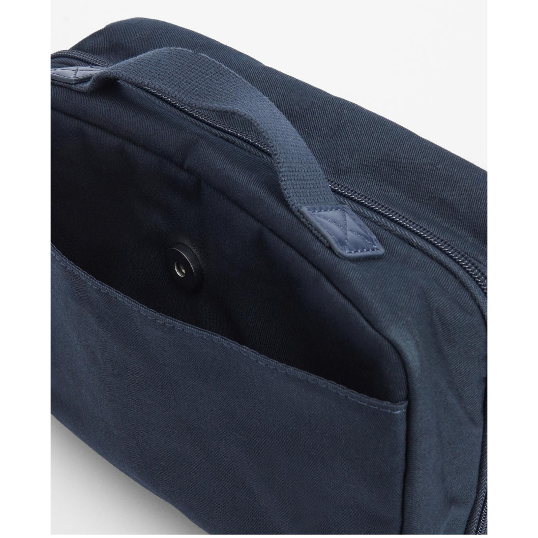 BARBOUR CASCADE ZIP AROUND WASHBAG MAC0473NY91 NAVY