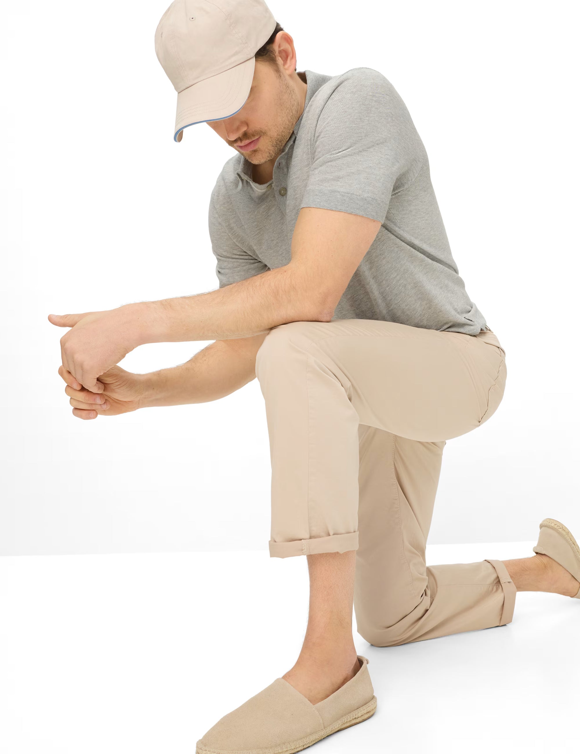 Brax Cadiz Ultralight Satin: Five-pocket Jeans Straight Fit in Beach 7-3122