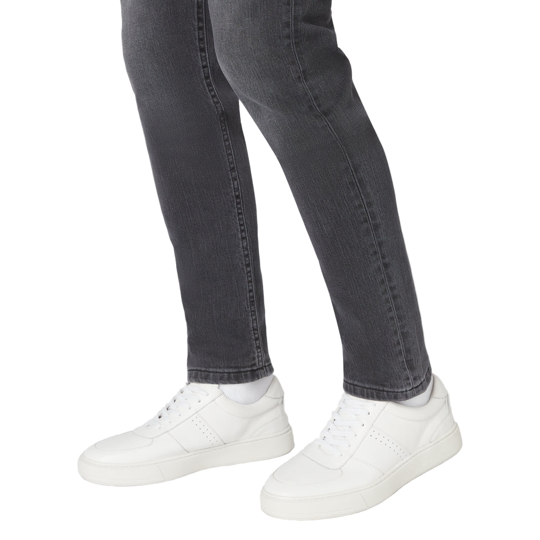 Remus Uomo White sneaker on a white background