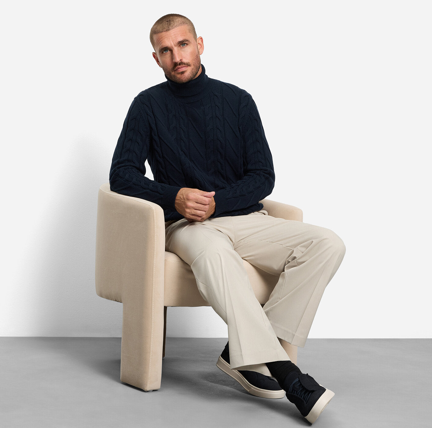 OLYMP Cable-Knit Roll Neck Jumper in Navy